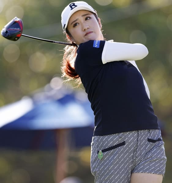The winning score for Japan's women's professional golfers depends on the wind... 30 people under par on the first day as the course difficulty drops