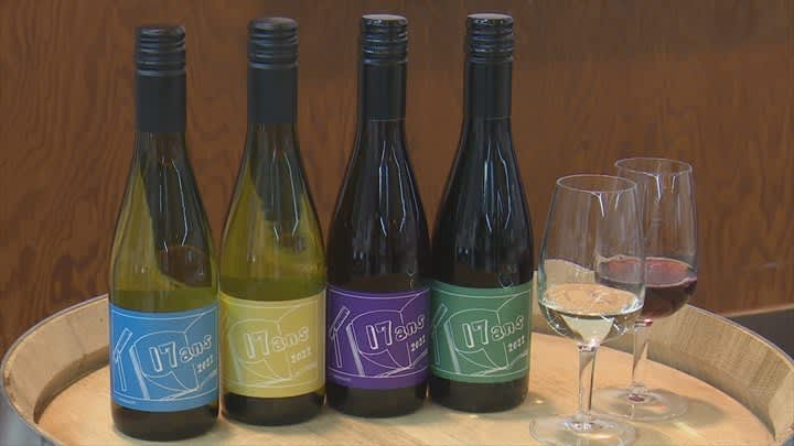 Prefectural Agriculture and Forestry High School students have created aromatic wine made from prefecture-grown grapes in Yamanashi
