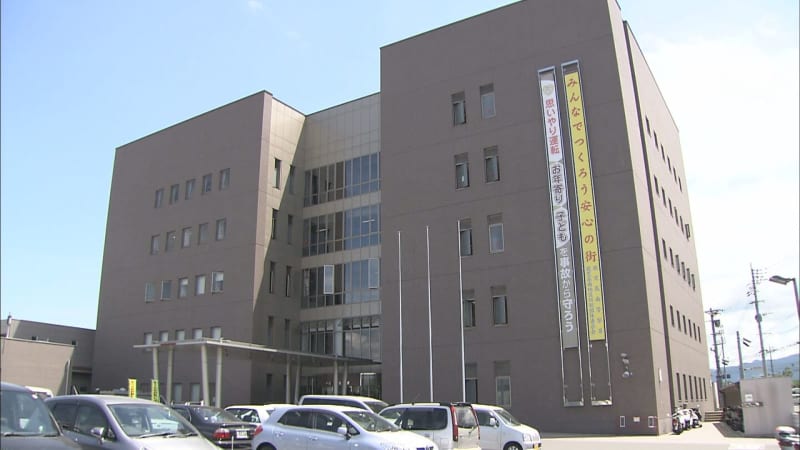 A man who claimed to be a temporary worker who allegedly pulled down a high school boy by his hair was arrested on suspicion of causing bodily harm in Kagoshima.