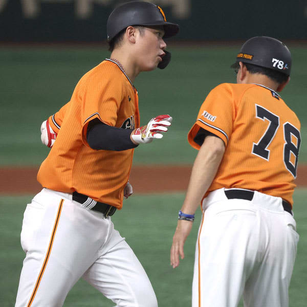 I wish I had done it sooner...The irony of Hayato Sakamoto's ``third base conversion'' being hooked and the Giants not losing