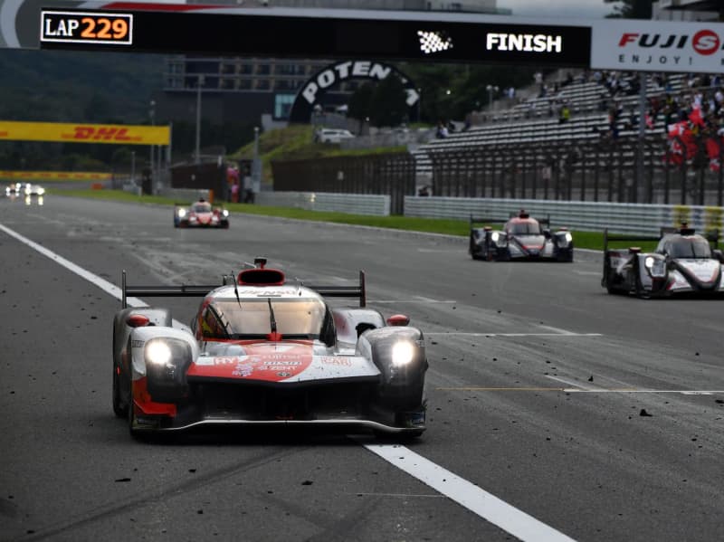 WEC第6戦、トヨタ7号車がレース後半にポルシェを逆転、地元富士で1-2フィニッシュ【富士6時間】