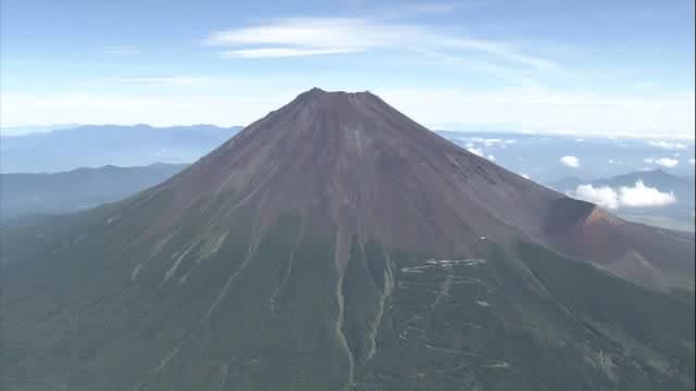 ``I'm sorry after the mountain closed.'' A 46-year-old man calls for help at Mt. Fuji, which marks the end of the summer mountain season. Shizuoka man complains of poor health.