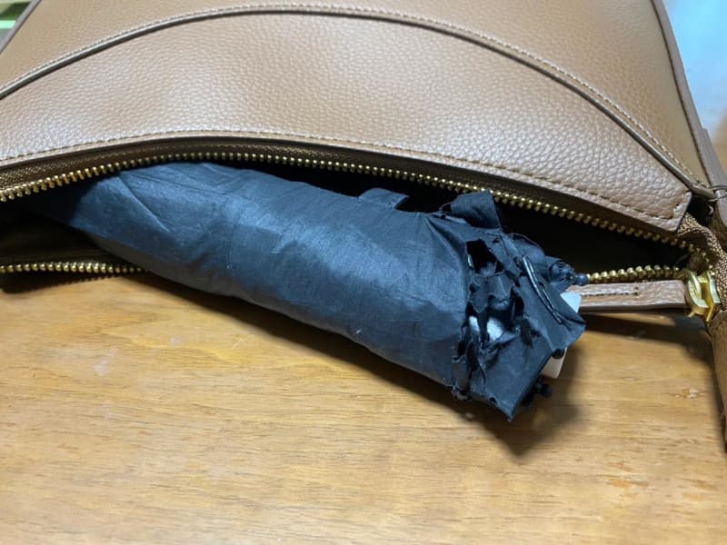[UNIQLO] A former store employee thoroughly reviews the "popular shoulder bag" that continues to be out of stock!This is why it sells...