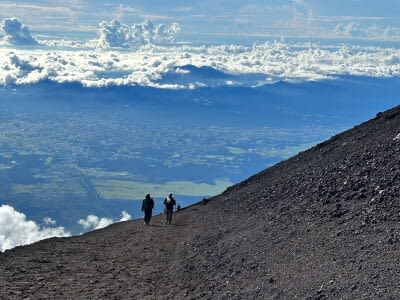 「聖なる山」が「ごみ山」に……観光公害にあえぐ富士山、世界遺産登録抹消も―台湾メディア