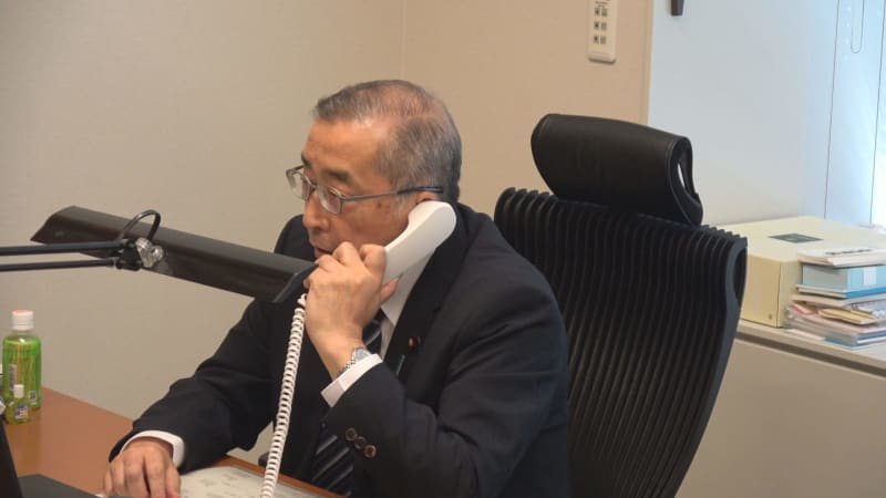 Junji Suzuki, the first Minister of Internal Affairs and Communications to join the cabinet, is struggling to gain ground due to the 10-increase/10-decrease zoning change.
