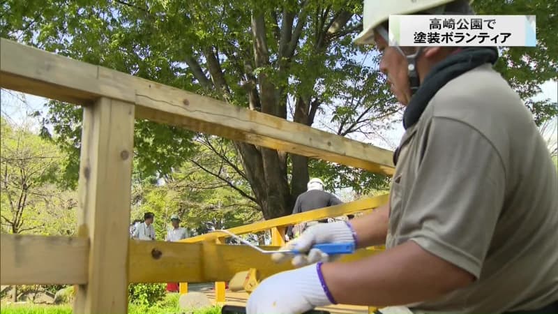 Local painters volunteer to paint benches and bridges at Takasaki Park