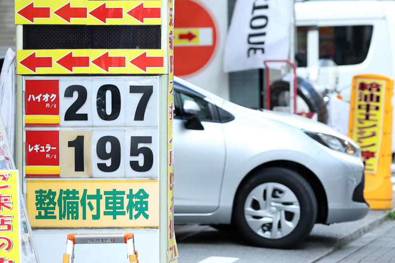Gasoline price ``lower for the first time in 4 months'' is still 184.8 yen...Kishi says ``If the trigger clause is activated, it will drop to the 150 yen level''...