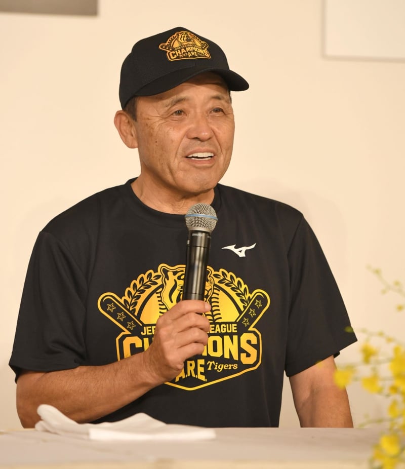 Hanshin's manager Okada says, ``I want you to take the plunge and pour me beer'' at the championship press conference, and also reveals the changes from the first administration.