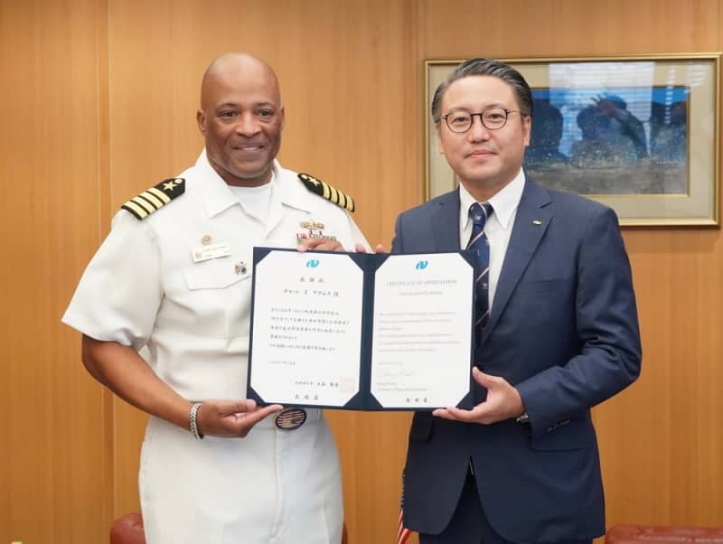 U.S. Navy Sasebo Commander ``Thanks for your support'' Farewell greetings to Nagasaki Prefecture