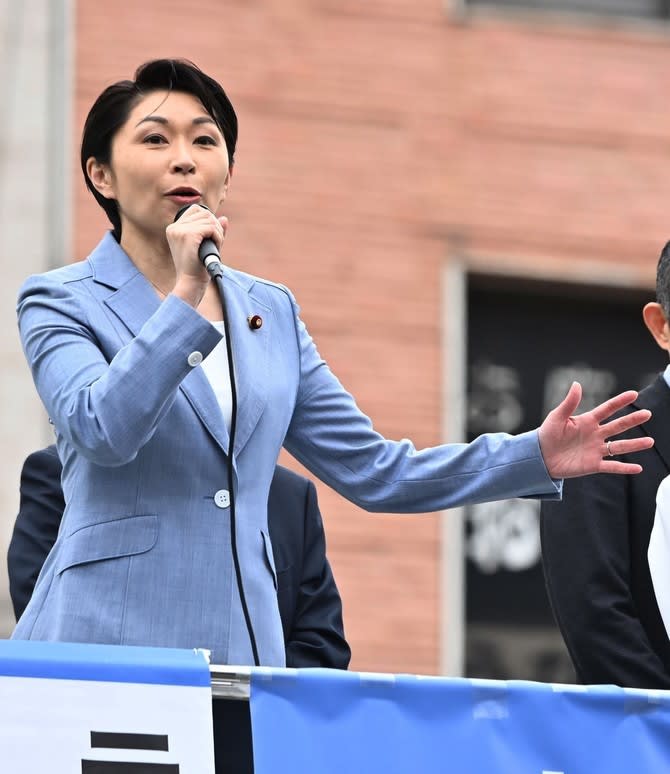 ``Politics and money issues will flare up again.'' Voices of anxiety over Yuko Obuchi's appointment as election committee chair