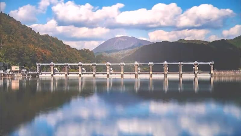 来場者には “新成羽川ダムカード” も「ダムや水力発電を身近に感じて」中国電力がダム写真展開催…