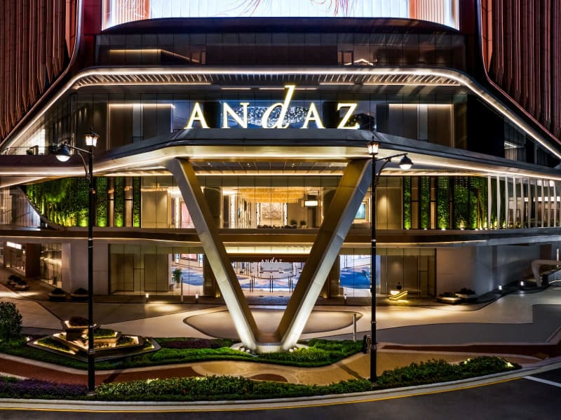New hotel "Andaz Macau" opens in the large IR Galaxy...The world's largest hotel under the same brand with 700 rooms