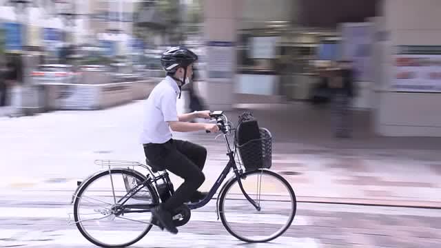 10 in 1 people wear bicycle helmets...lower than the national average It's mandatory to put effort into it, but "because it ruins your hair" Shizuoka