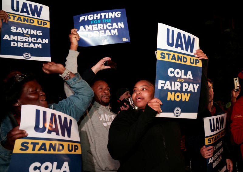 UAW targets three Detroit automakers in first simultaneous attack 3 origin 1