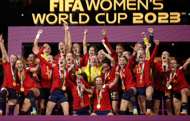Spain's women's national team is shaken by the scandal of kissing by its former president. Just before the squad was announced, 39 members issued a joint statement demanding improvements...21...