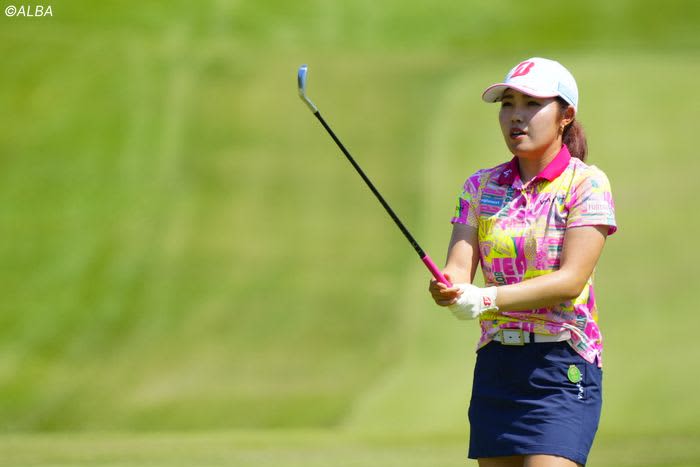 ``Maybe I was being complacent'' Ayaka Furue fell one stroke short, failing to qualify for the domestic tournament for the first time in three years