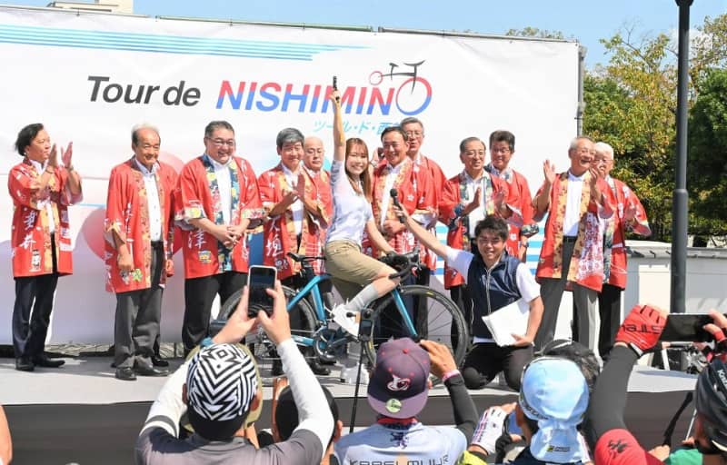 Tour the tourist spots and restaurants around Seino by bicycle. ``Tour de Nishi-Mino'' opens with ceremony held in Ogaki City
