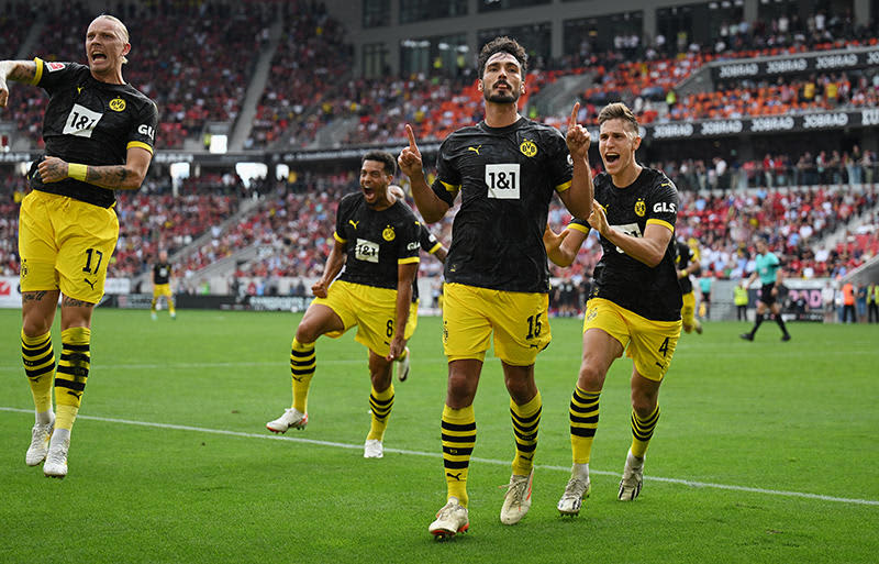 Hummels doppelpuck, Dortmund beat Doan's 10-man Freiburg for second win [Bunde...