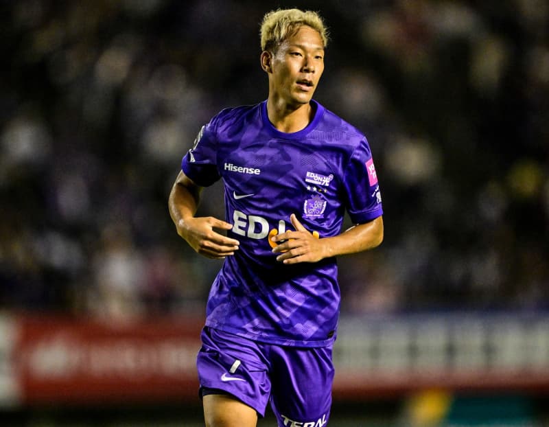 ``Your wife is beautiful'' J1 Hiroshima midfielder Gakuto Notsuda's wife came to the venue to congratulate him, and fans commented, ``Your wife is cute.''