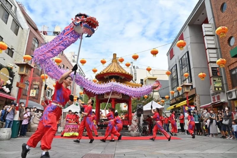 Chinese lion dances, tea parties, limited time menus, Mid-Autumn Festival in Nankinmachi from the 29th Collaboration products with Lawson also available