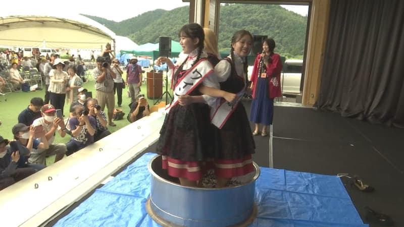 Girls in ethnic costumes step on grapes with bare feet to recreate the old days of wine making. Dances, designated as UNESCO Intangible Cultural Heritage, also promote specialty products...