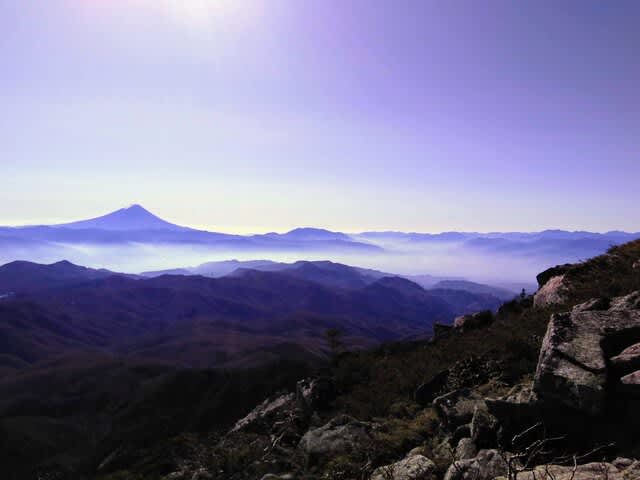 [XNUMX famous mountains that can be visited on a day trip] Mysterious! ?``Mt. Kinpusan'' Do not climb the symbol of the large rock at the top, ``Gojo Rock''