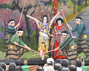 熱演！柳橋歌舞伎　郡山で定期公演、8年ぶりの演目などを披露