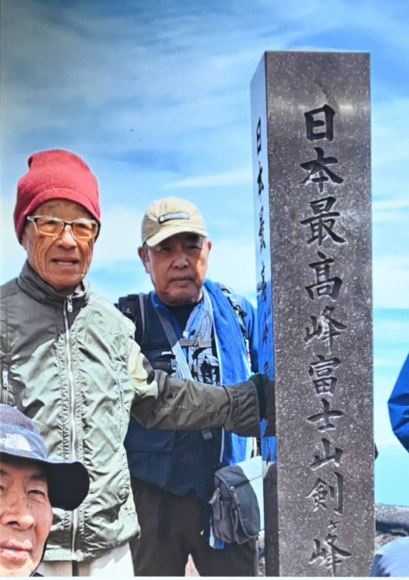 Mr. Shitara of Utsunomiya, who survived stomach cancer and climbed Mt. Fuji at the age of 89, remains passionate and aims to climb Mt. Fuji once a year.