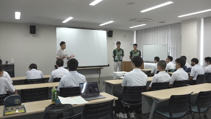Junior high school students get work experience at Kagawa Olive Gainers and think about their ideal stadium