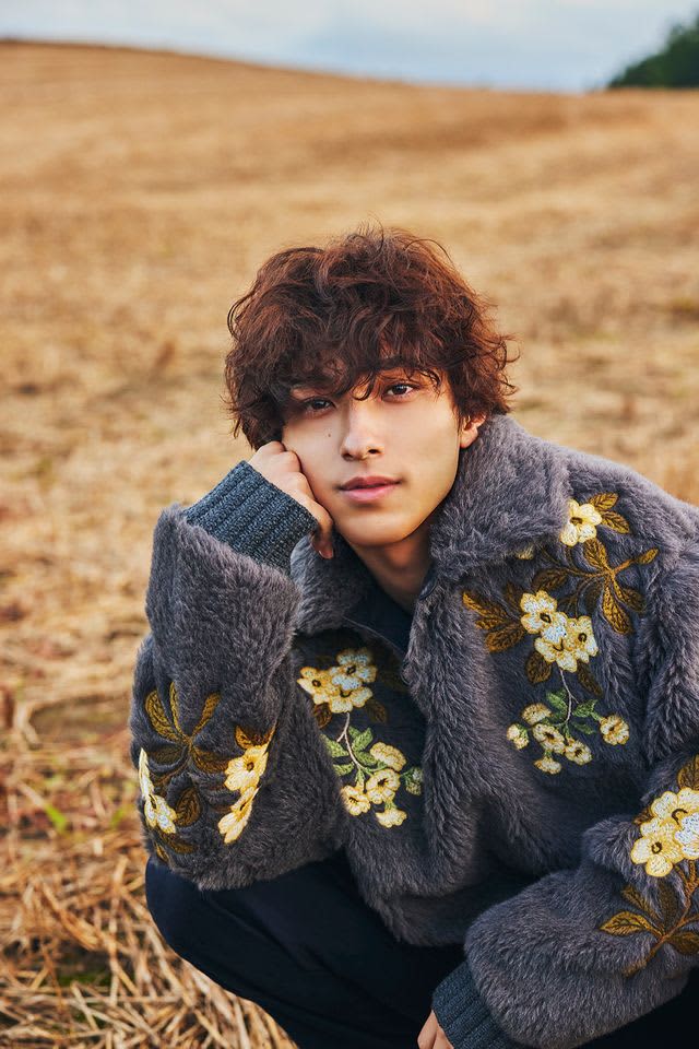 Yokohama Ryusei releases 2024 calendar all shot on location in Hokkaido; “handover event” to be held for the first time in 4 years