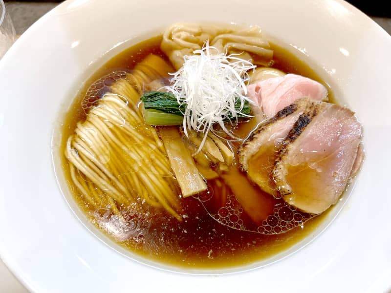 Shinjuku "RAMEN MATSUI", a special soy sauce ramen that is both "beautiful" and "tasty", created by a husband and wife with great care.