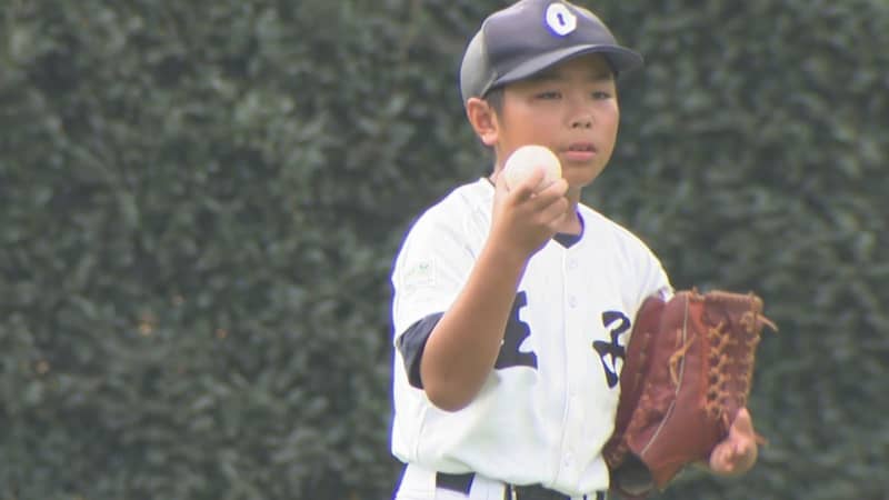 ``There are things you can do without using your left hand.'' A baseball boy with no fingers believes his grandpa's words...He's a top-notch player...
