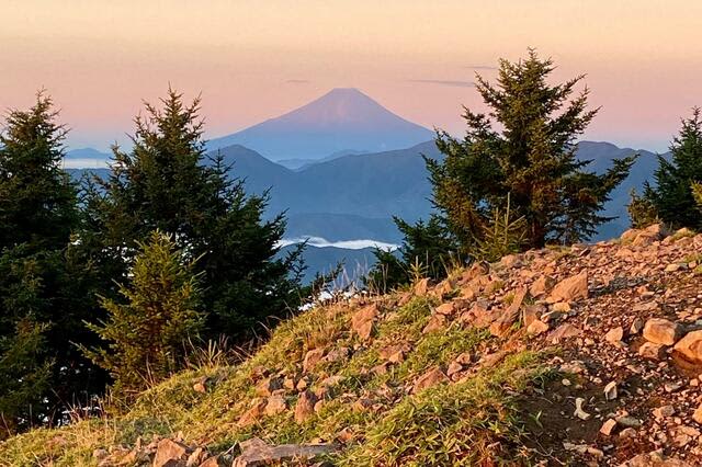 See only three “rare stone markers” in Japan! “The highest place in Tokyo” mountaintop report