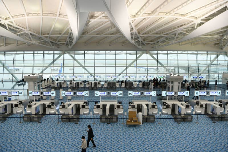 ANA expands international flights departing from Haneda Terminal 2 to 16 flights; ANA Lounge LIVE kitchen reopens