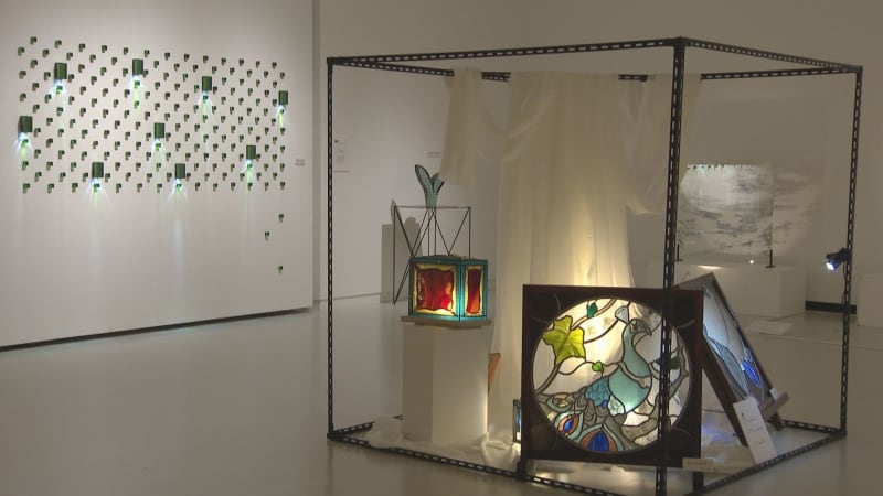 “Shadows are also part of the work” Exhibition by stained glass artist held at Fukuoka Art Museum