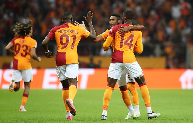 Galatasaray draws with 2-man Copenhagen after two late shots [CL]