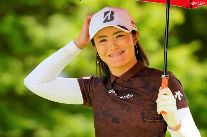 Ayaka Watanabe, now 30, reveals her struggles this season, but says, ``I still love golf.''