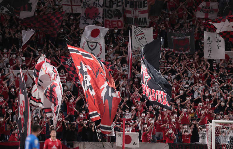 JFA imposes indefinite ban on four Urawa supporters from attending domestic matches, Urawa also indefinitely bans friendship from overseas matches