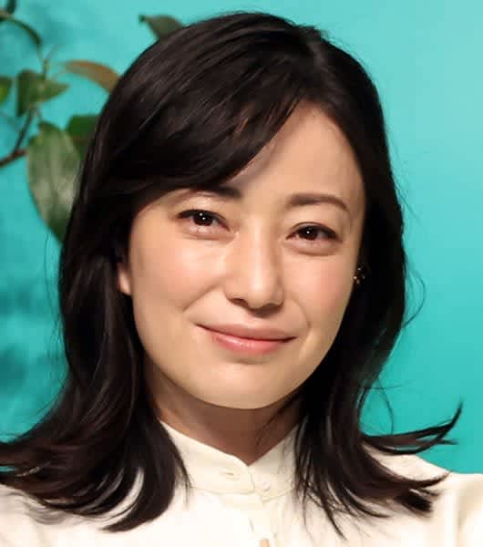 Miho Kanno stars in a drama for the first time in two years... She is an "ordinary mother" who shares childcare duties with her husband, Masato Sakai, and admits that she is "not good at raising children."