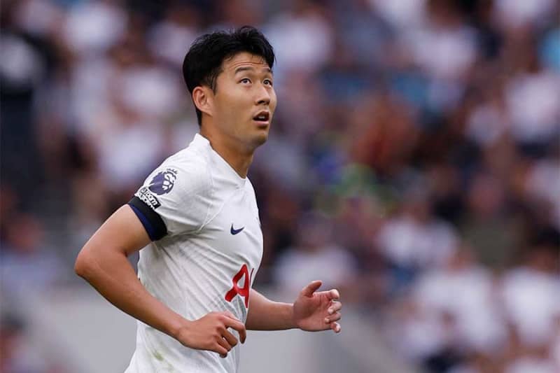 Son Heung-min's "look-alike" has become a hot topic, as he himself has recognized it. "They look a lot alike" and "If you don't say anything, you'll understand."