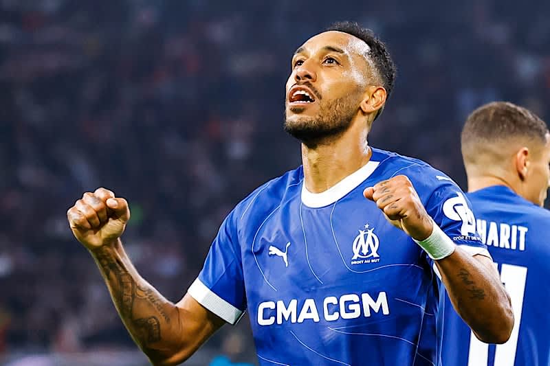 Two shots to save Marseille from chaos! Forward Aubameyang: ``We came together in the face of a raging storm''