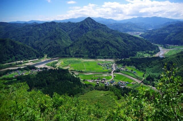 Although it is a low mountain, Mt. Gamo, also known as ``Aizu's Matterhorn,'' has an unforgettable scenery. Now is the best time to see it.