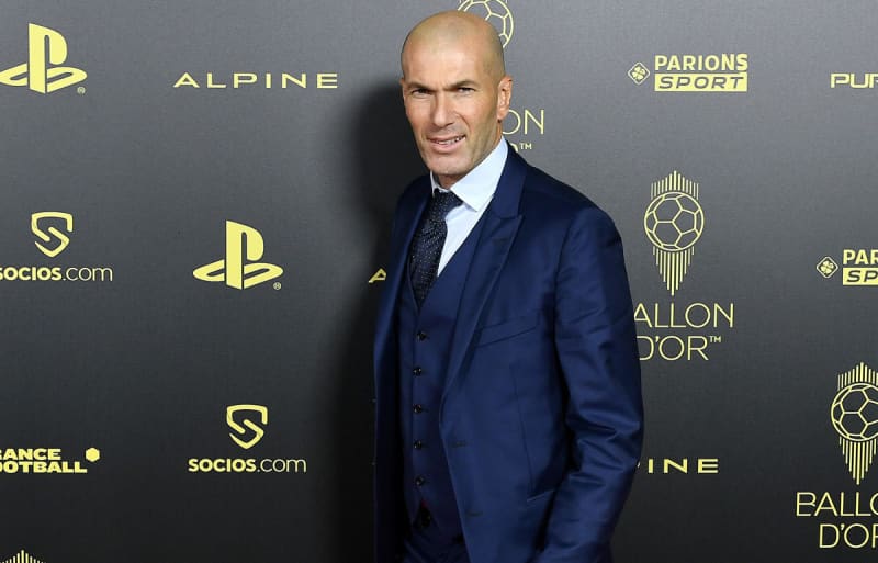 It's like a different person!Zidane looked stylish with his stubble, glasses and hat, and people were surprised to see him as ``handsome'' and ``nice''...