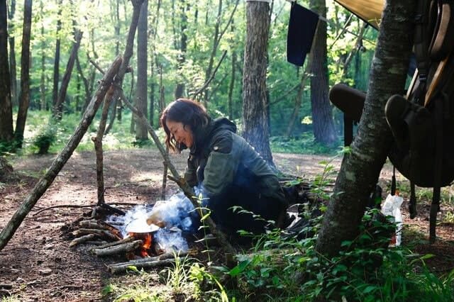 The reason I fell in love with bushcraft.In the case of female bushcrafter Mio