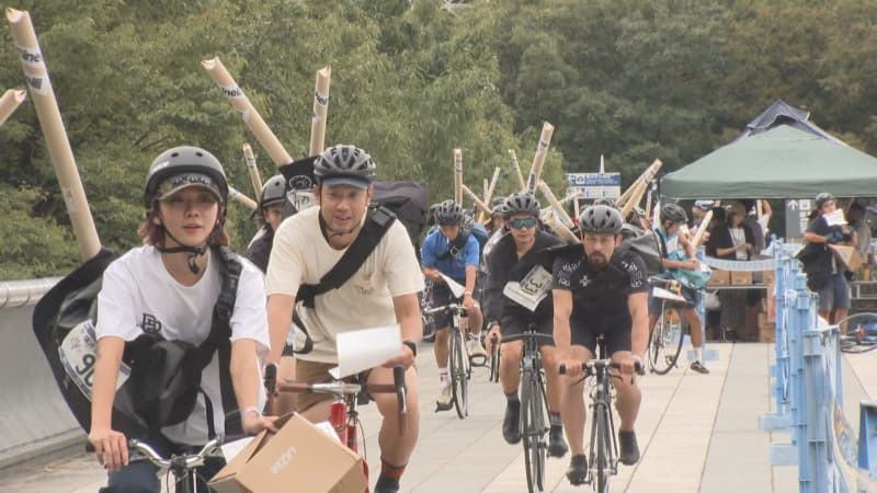 "Messengers" responsible for delivery by bicycle gather together