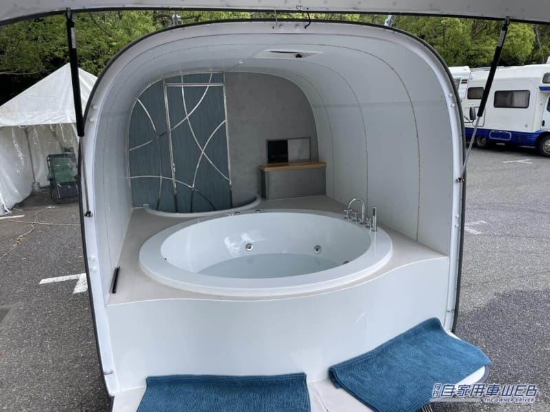 A moving open-air bath!Camping trailer with bathtub