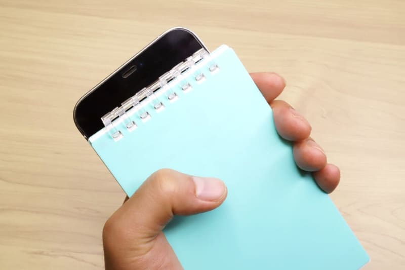 Perfect fit without damaging your smartphone!It feels so good to have a memo pad specifically for carrying gadgets.