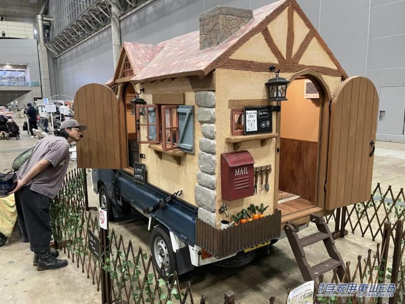 It's like the world of Ghibli!Mini house that can be loaded onto the bed of a light truck