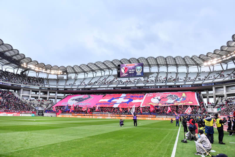 「ツーショット、めっちゃかわいすぎる」鹿島vs横浜FMの大一番で実現したユニフォーム姿の“アイ…