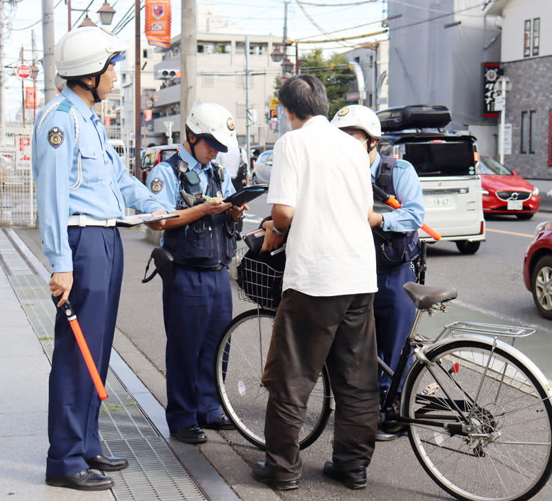 A simultaneous crackdown in Saitama, targeting ``malicious bicycle users'' at 149 locations; Omiya enforcement begins in the morning; entry into railroad crossings...